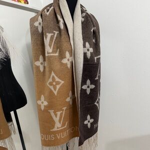 Louis Vuitton Beige and Dark Brown Monogram 100% cashmere Winter Scarf
